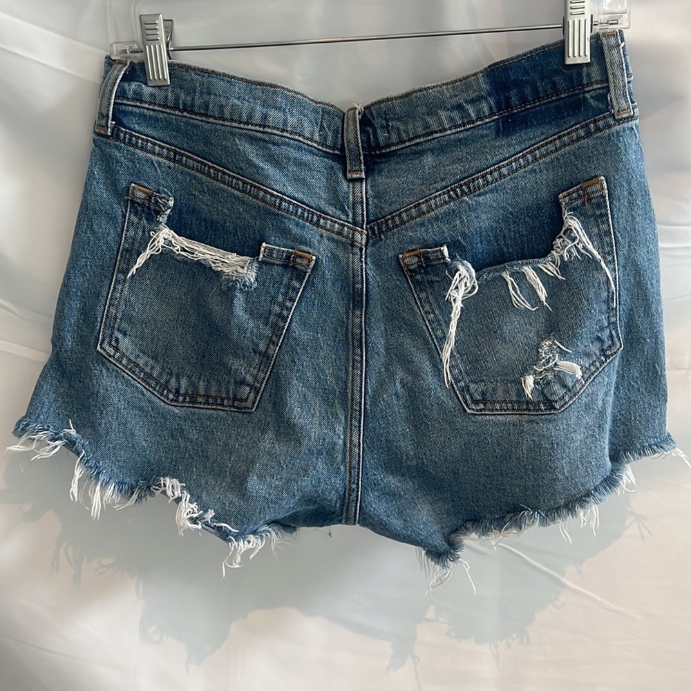 Abercombie & Fitch Distressed Mid Rise Mom Short - Picture 3 of 4